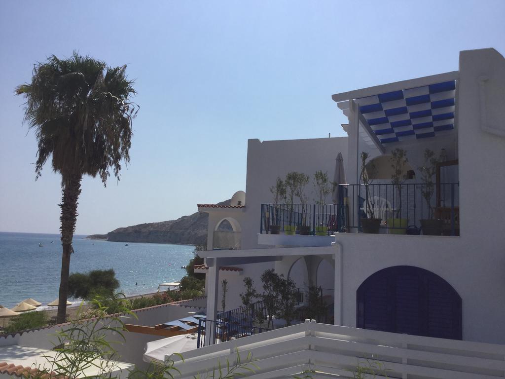 Front Apartment *